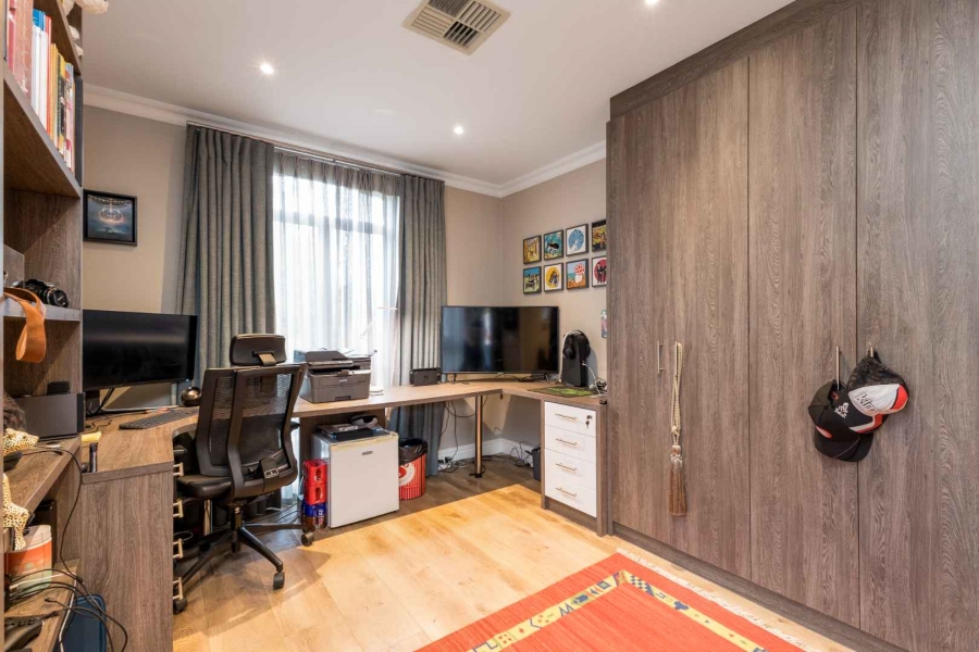 5 Bedroom Property for Sale in Val De Vie Estate Western Cape